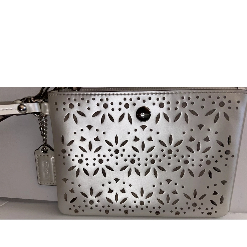 Gorgeous Coach  Wristlet **RARE**